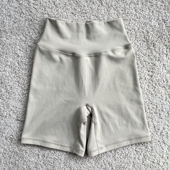 P'tula Tan High Rise 6" Biker Shorts Size Small Hidden Scrunch Buttery Soft Nude - Picture 5 of 14